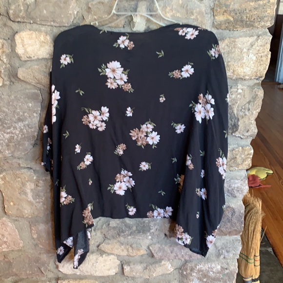 Flower kimono - Picture 3 of 3